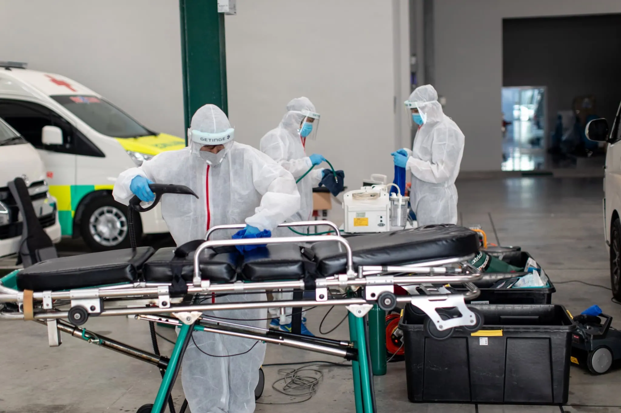 ทำความสะอาดรถพยาบาลเอกชน